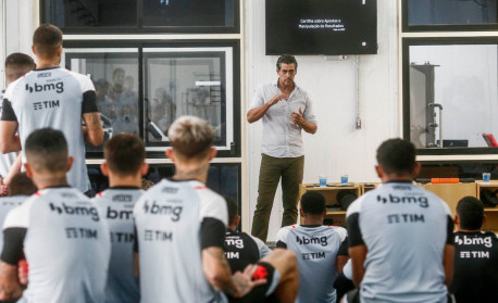 Vitória diz que jogador teve celular e carteira furtados após jogo;  gastaram R$ 500 - TNH1