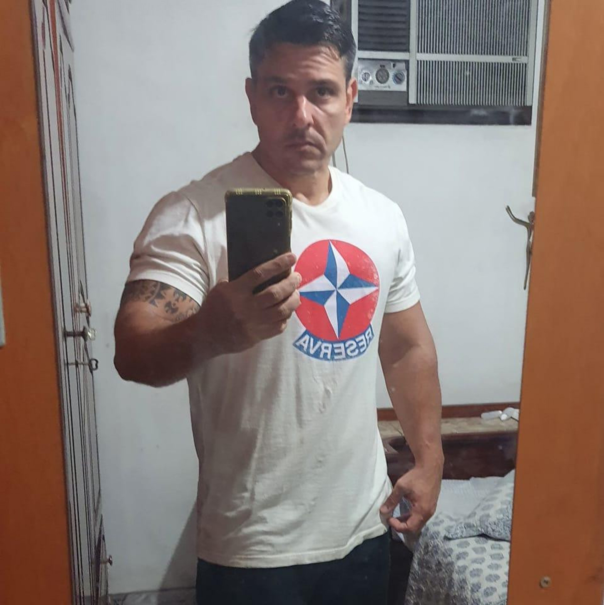 Alan Lazarini Pinto, de 44 anos, morreu, na manhã desta quinta-feira (18), vítima de uma bala perdida no Complexo de Senador Camará, na Zona Oeste do Rio - Reprodução