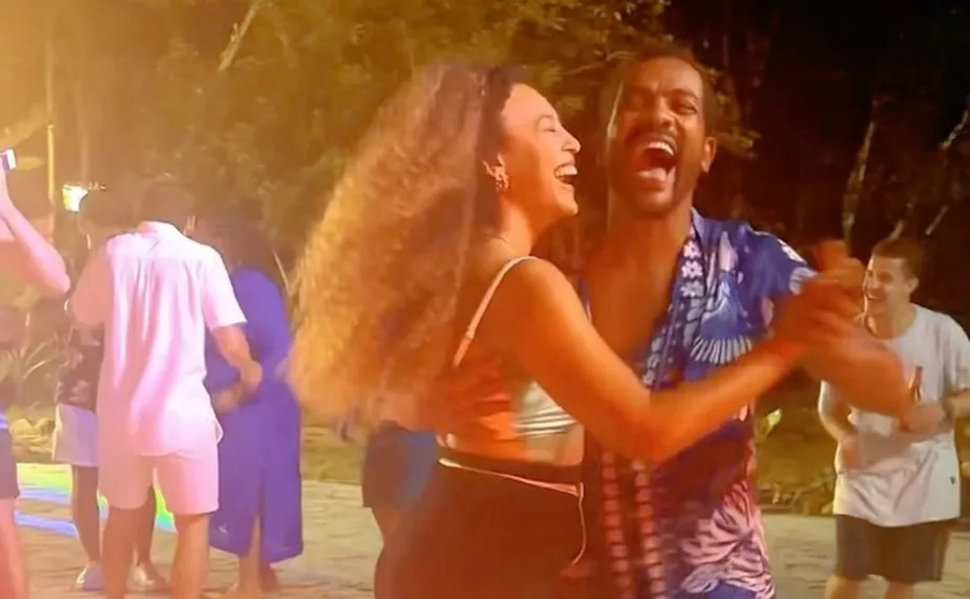 Sheron Menezzes e Samuel de Assis se divertem na festa de aniversário do ator - Reprodução Internet