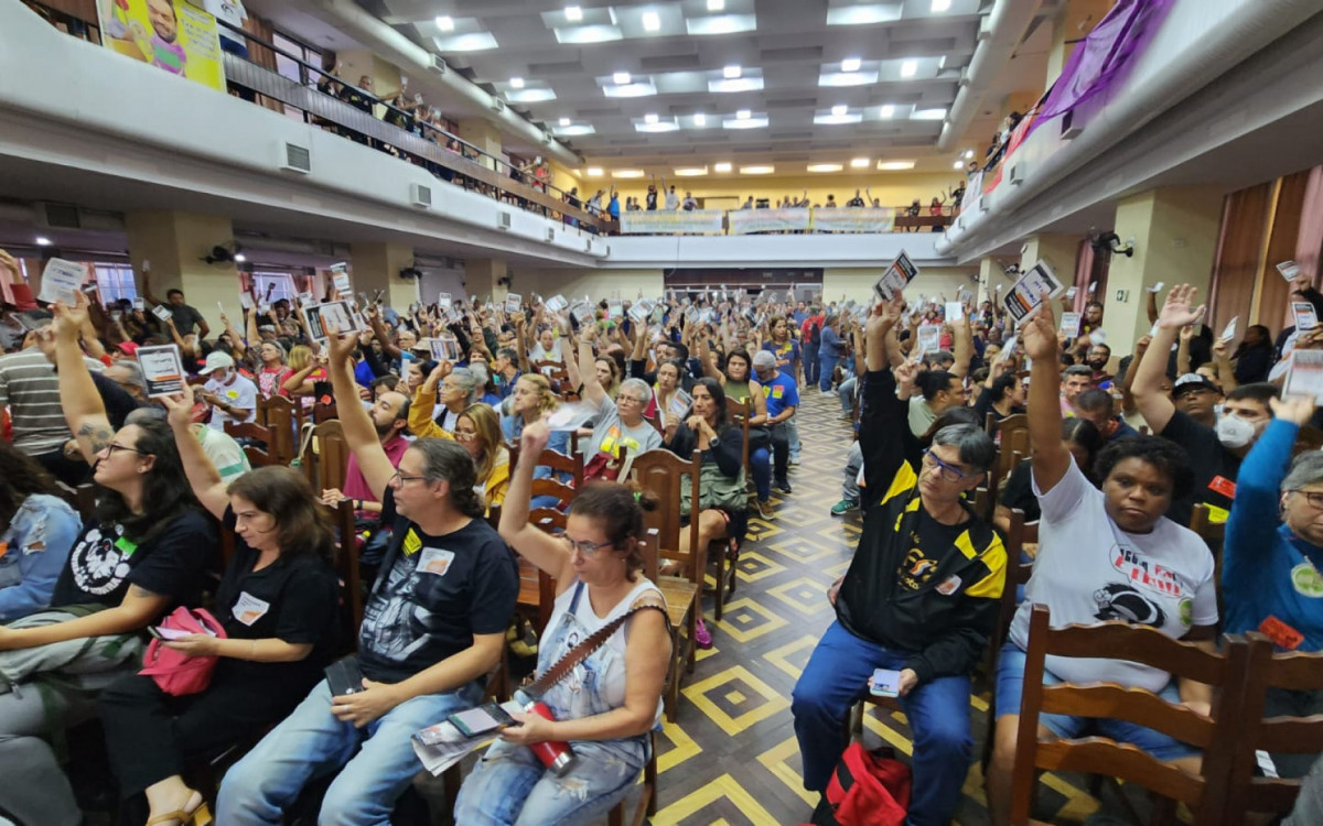 Educação estadual do Rio de Janeiro aprova greve por tempo indeterminado a partir da próxima quarta-feira (17)
