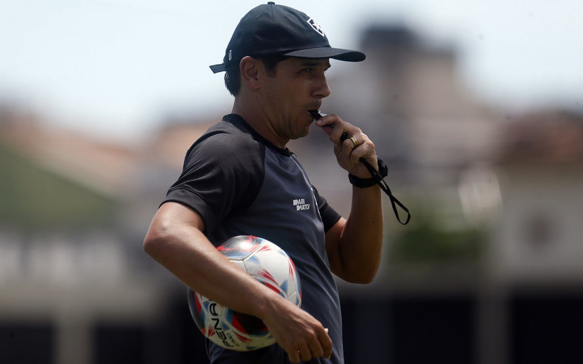Lucio Flavio é o técnico do time B do Botafogo