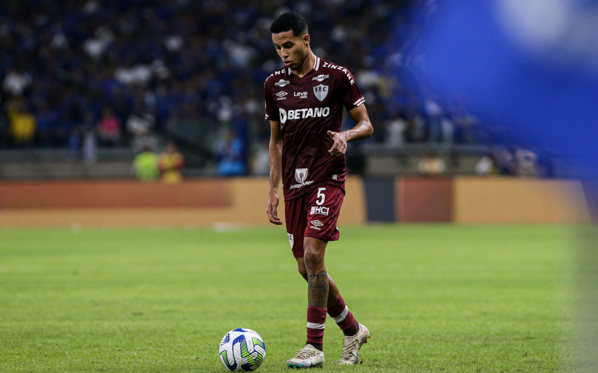 Alexsander saiu lesionado do jogo contra o Cruzeiro - MARCELO GONÇALVES / FLUMINENSE FC