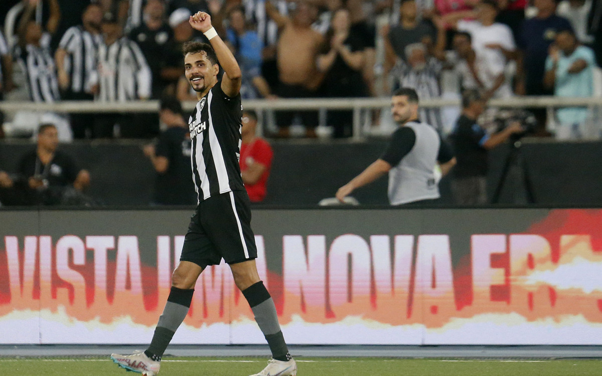 Eduardo marcou um gol vit&oacute;ria do Botafogo por 3 a 0 sobre o Corinthians