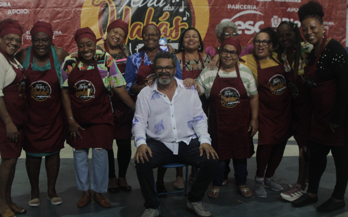 Quadra da portelinha, nesta quinta-feira. Na foto, Marquinho de Oswaldo Cruz e as Yabas.  - Marcos Porto / Ag&ecirc;ncia O Dia