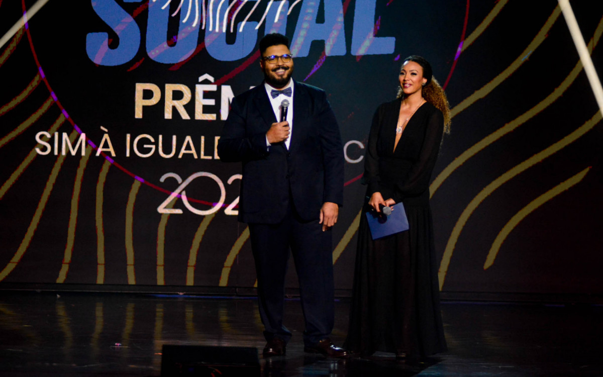Paulo Vieira e Sheron Menezzes foram os apresentadores do prêmio
