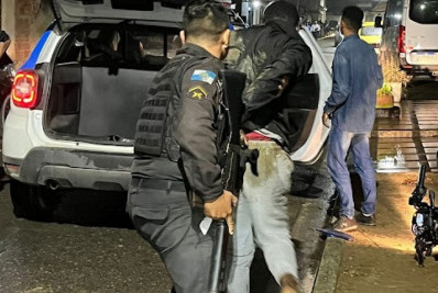 Perseguição entre PM e bandidos com troca de tiros termina com um preso em Belford Roxo