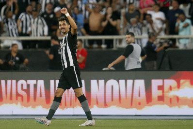 Eduardo comemora vitória do Botafogo e exalta o grupo: 'É diferente'