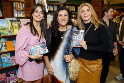 Paolla Oliveira, Regina Casé e outras famosas prestigiam lançamento de livro no Leblon