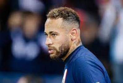 Após recusa de Messi, Neymar entra na mira de clube carrasco do Flamengo