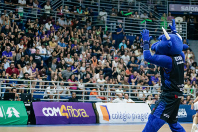 Mascote de time do NBB é absolvido no STJD por denúncia de agressão a árbitros