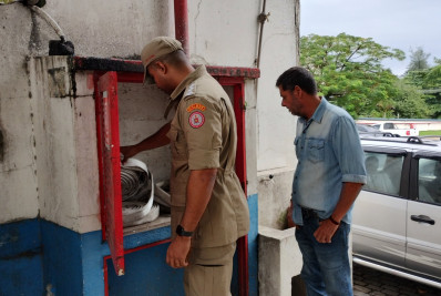 Bombeiros fazem vistoria em garagens e oficinas de empresas de ônibus 