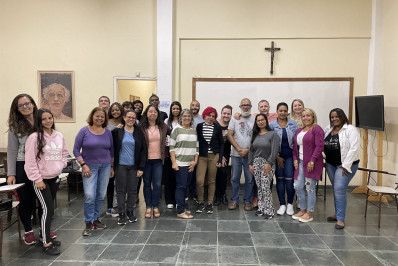 Escola popular de Petrópolis inicia curso preparatório para Encceja