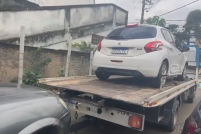 PM apreende carros, moto e celular da milícia em Belford Roxo
