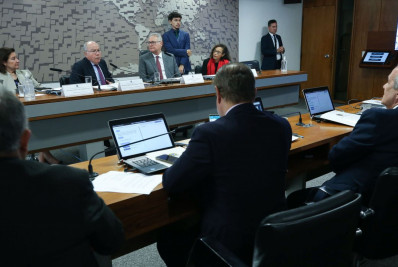 País quer preservar canais de diálogo e mediar conflitos, diz Mauro Vieira