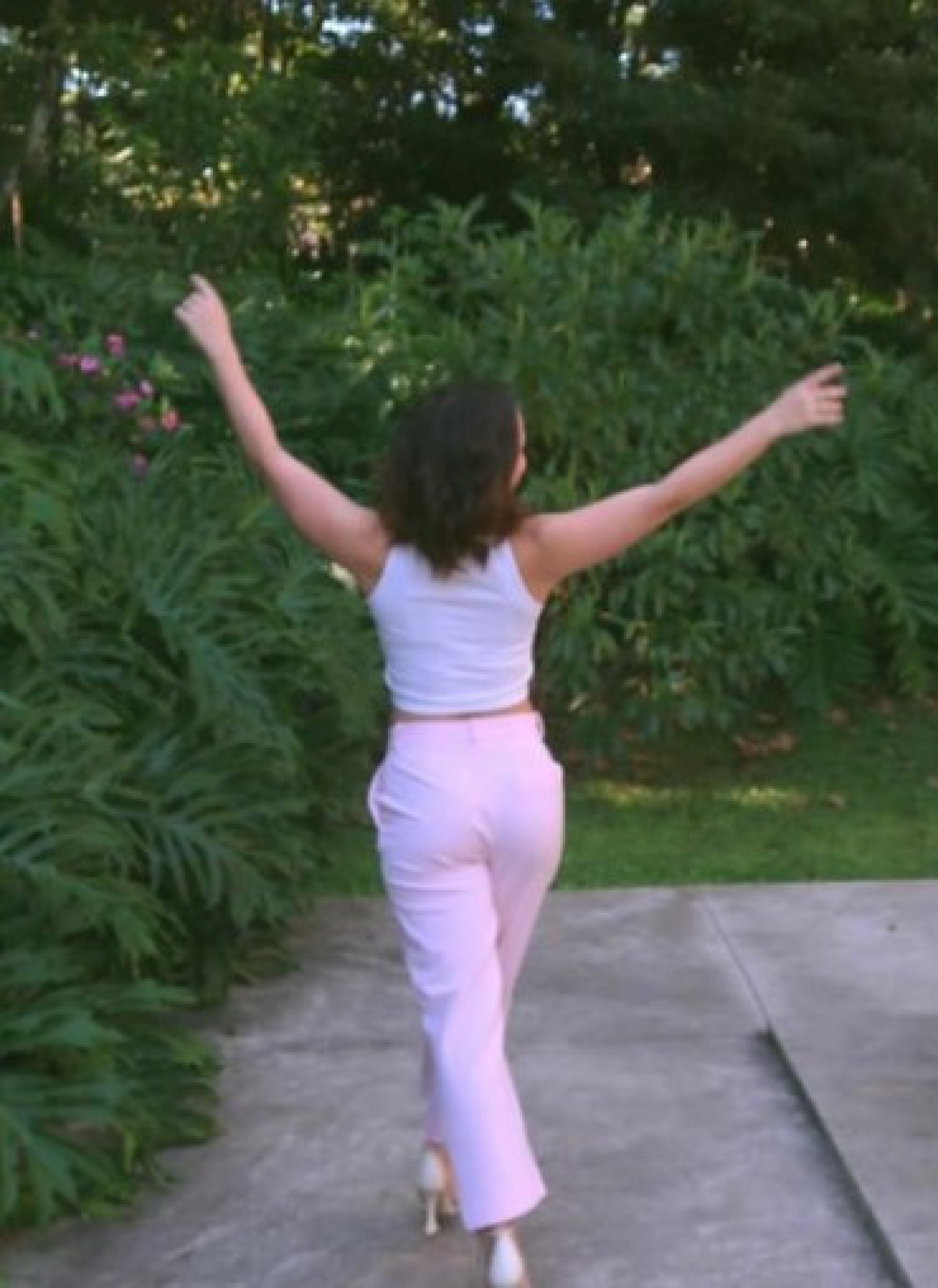 Larissa Manoela publicou sequência de fotos para anunciar a mudança na carreira - Reprodução/Instagram