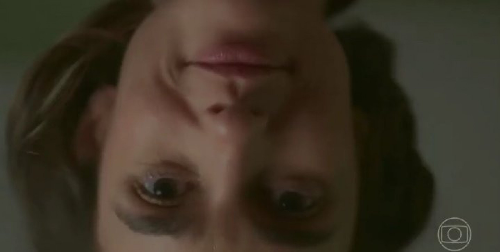 Internautas acusam Globo de cortar cena de beijo entre as personagens Clara e Helena em 'Vai na Fé' - Reprodução