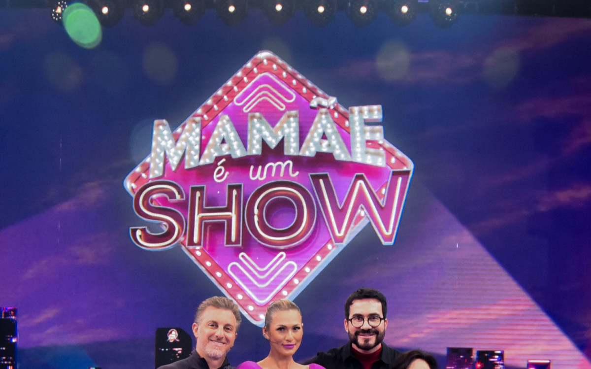 Luciano Huck , Dona D&eacute;a, L&iacute;via Andrade e padre F&aacute;bio de Melo 