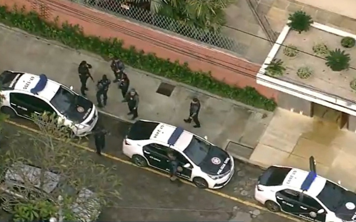 Policiais da Delegacia de Homicídios da Capital (DHC) cumpriram cinco mandados de busca e apreensão em endereços ligados a Capitão Guimarães, seu filho e outros dois homens já presos