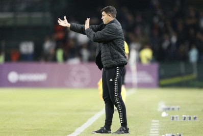 Com novidades, Vasco está escalado para enfrentar o Santos; veja o time e onde assistir ao jogo