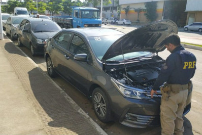 PRF recupera em Cariacica/ES carro roubado em Nilópolis