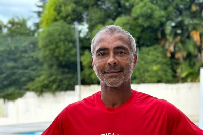 Romário anuncia candidatura à presidência do America
