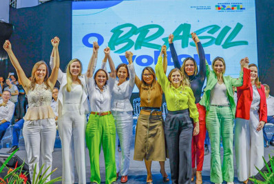 Janja alerta para ausência feminina e Lula tira foto oficial de evento