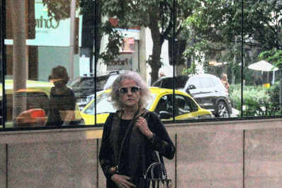 Marieta Severo passeia pela Zona Sul do Rio