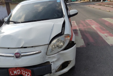 Motorista perde controle do carro e invade depósito de gás em Maricá