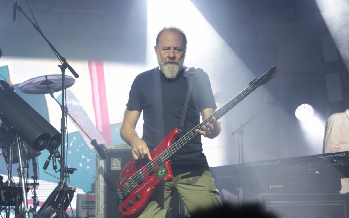 Os Paralamas do Sucesso levaram a turn&ecirc; 'Cl&aacute;ssicos' para a quadra do Salgueiro, nesta sexta-feira