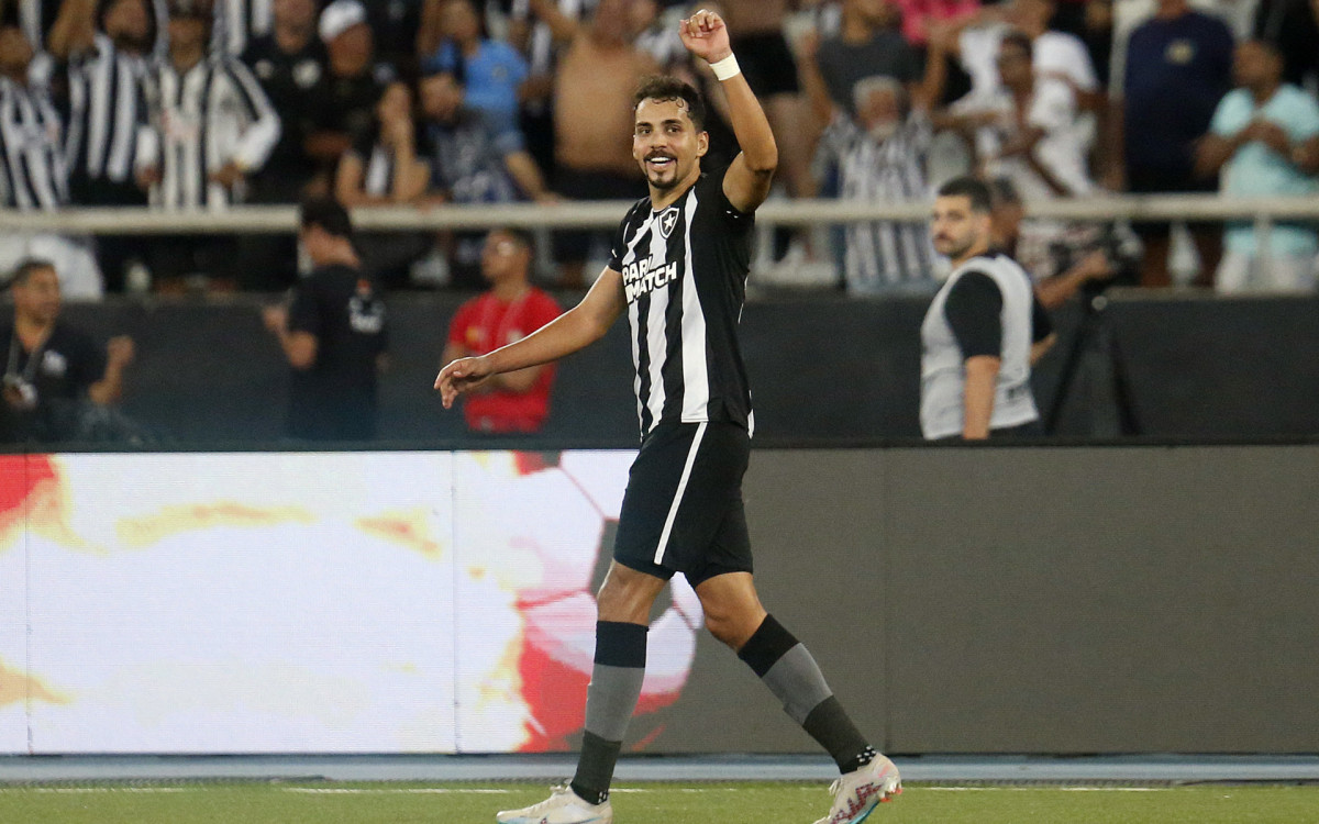 Eduardo marcou um gol na vitória do Botafogo por 3 a 0 sobre o Corinthians