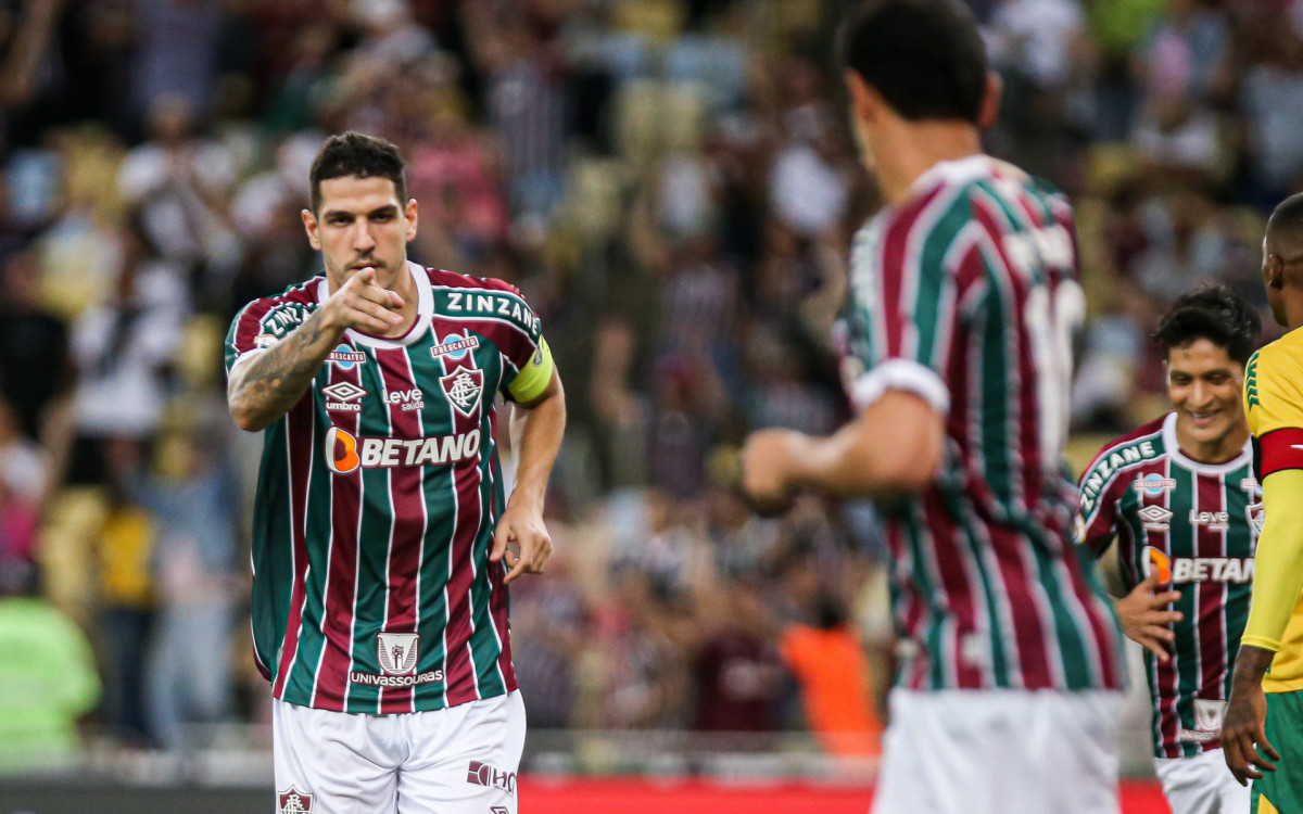Nino aponta para Ganso ao marcar no jogo entre Fluminense e Cuiabá