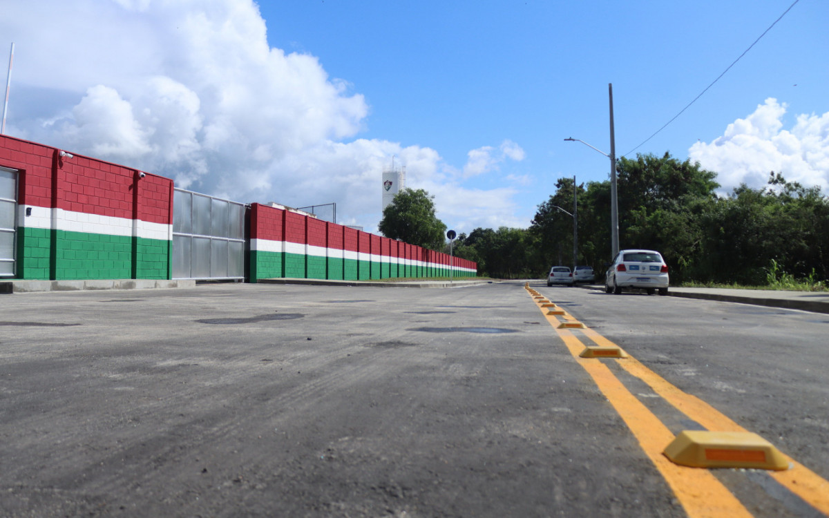 Rua de acesso ao CT do Fluminense