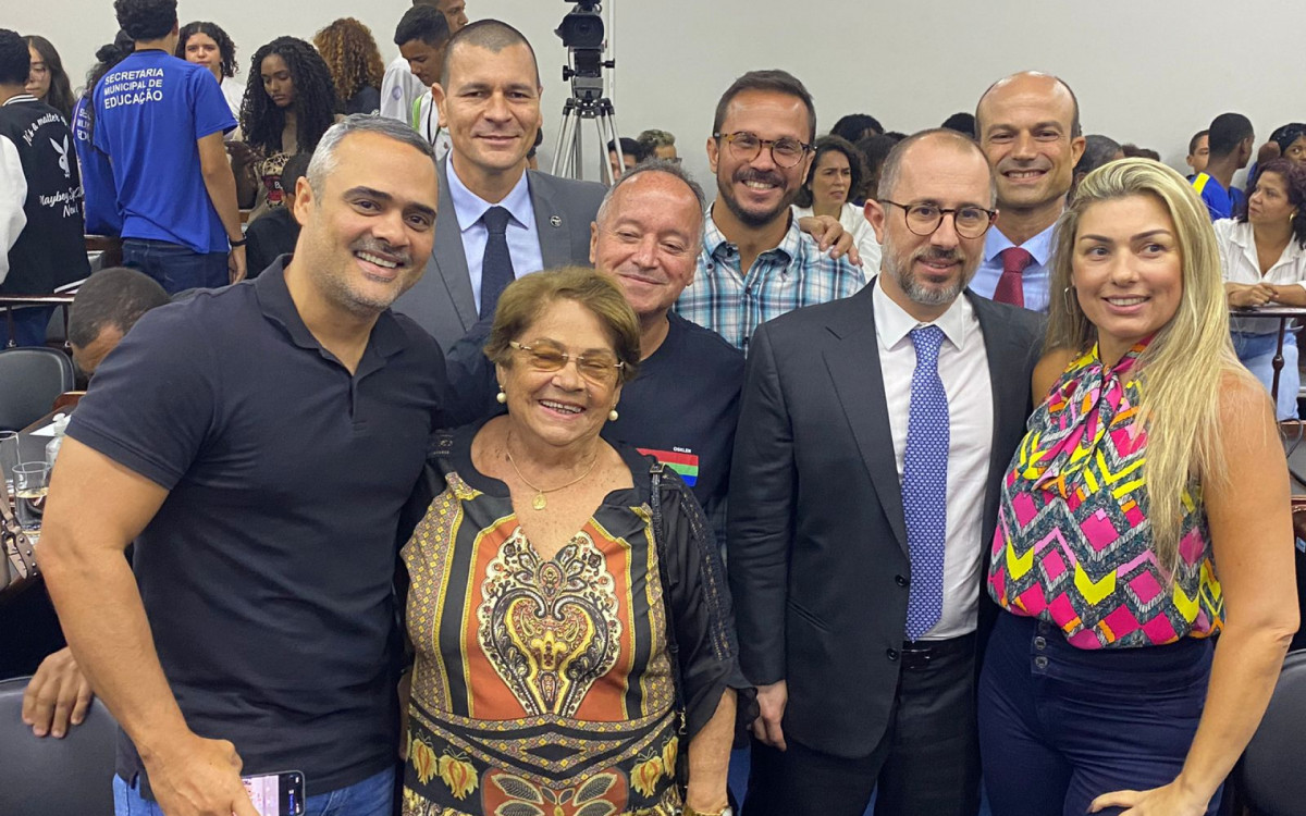 Familia e amigos da inf&acirc;ncia 