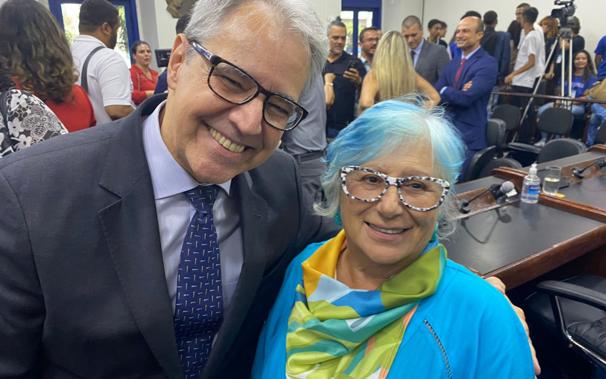 Desembargador Mu&ntilde;oz com a m&atilde;e do Dr Vin&iacute;cius 