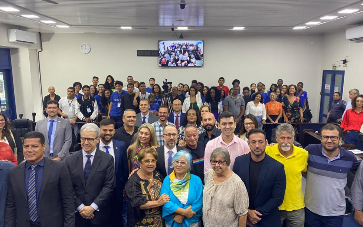 C&acirc;mara ficou lotada para prestigiar o "filho pr&oacute;digo"