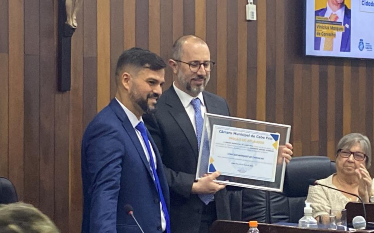 O ministro Dr Vin&iacute;cius recebeu uma Mo&ccedil;&atilde;o de Aplausos 