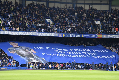 Com homenagem a Thiago Silva, Chelsea volta a tropeçar em casa no Inglês