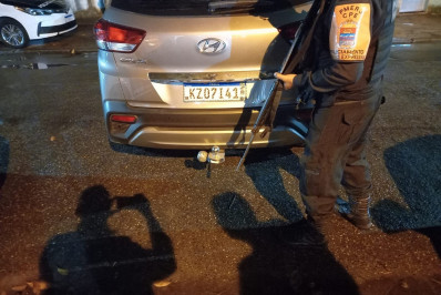 PM prende dupla e recupera carro roubado na Linha Amarela