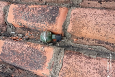 Policiais militares encontram granada em telhado vizinho a suposto 