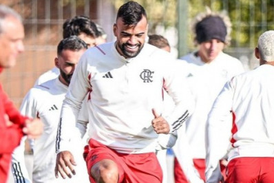 Fabrício Bruno comemora vitória, mas admite 'sofrimento desnecessário' com dois homens a mais