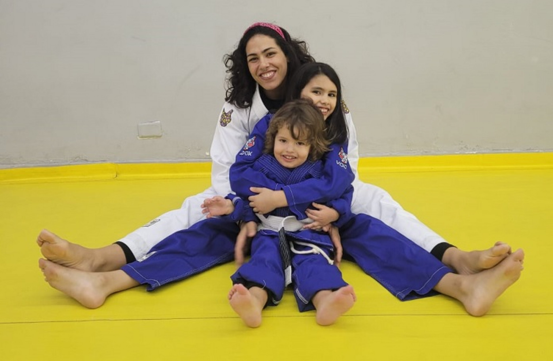 Carina Santi e seus dois filhos, Alicia e Bernardo  - (Foto: Arquivo pessoal)