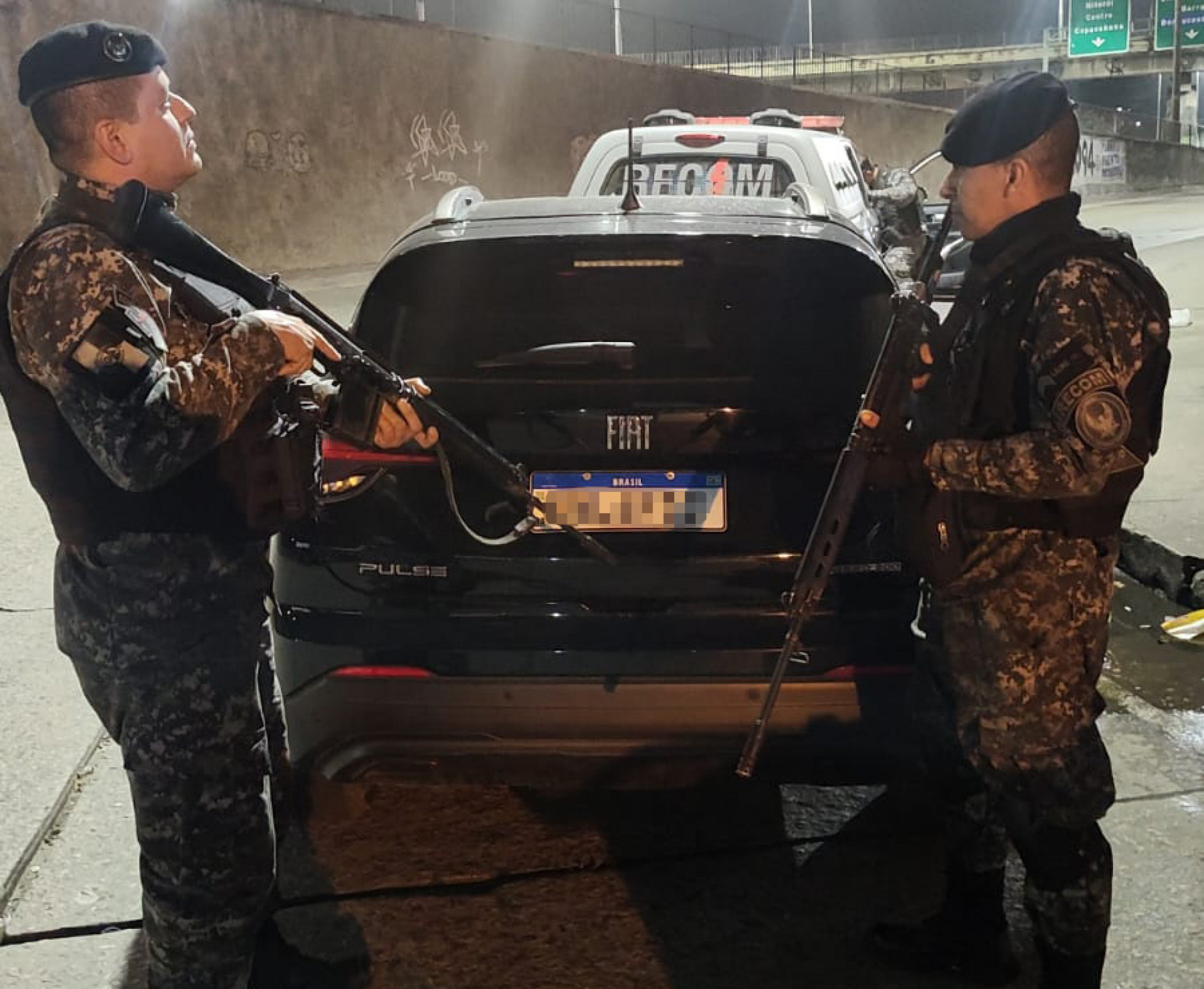 Veículo modelo Fiat Pulse, na cor preta, foi recuperado por PMs na Avenida Teixeira de Castro, em Bonsucesso - Reprodução/Redes Sociais