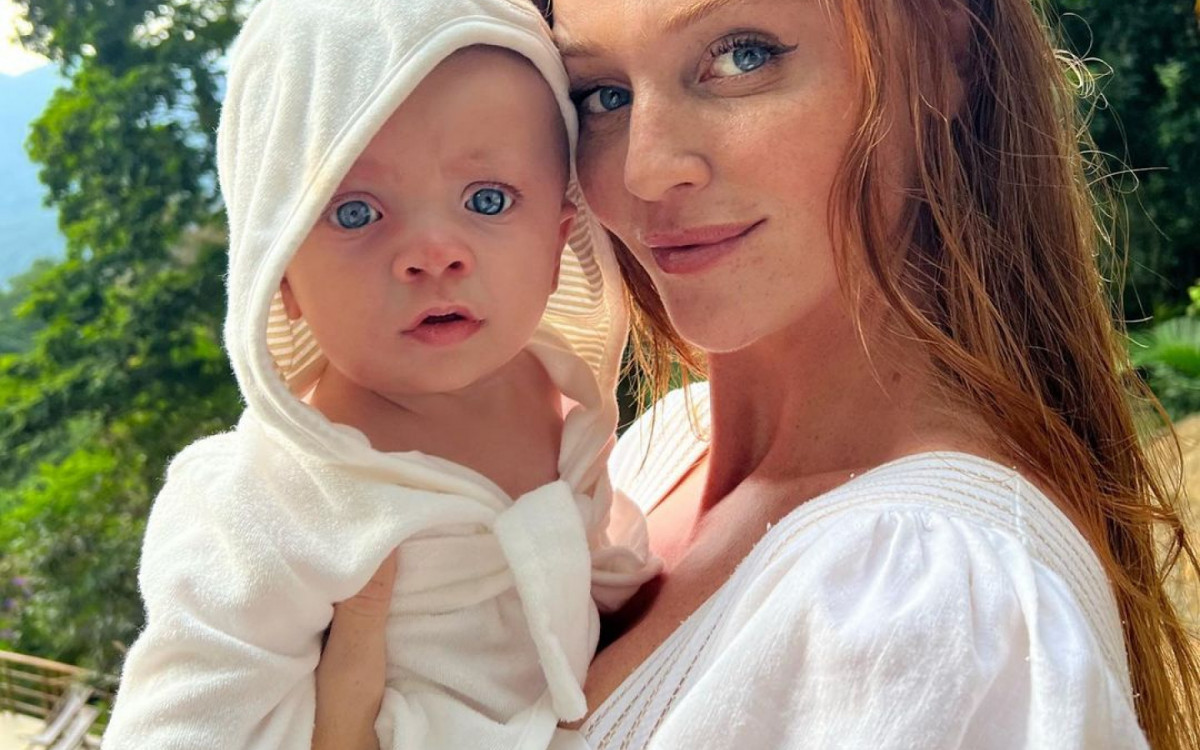 Cintia Dicker comemora primeiro Dia das M&atilde;es com a filha, Aurora