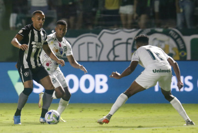 Marçal lamenta primeira derrota do Botafogo na Série A: 'Jogo difícil em um campo difícil'