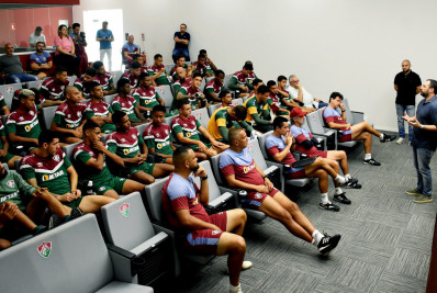 Fluminense realiza palestra educativa para orientar os jogadores sobre o escândalo das apostas