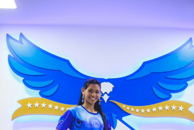 Ela não para! Rainha de bateria em duas escolas, irmã de Lexa é anunciada musa da Portela