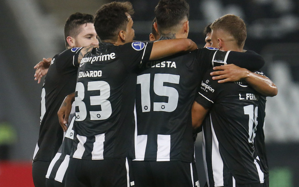 Botafogo goleou o César Vallejo por 4 a 0 no Estádio Nilton Santos