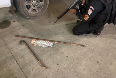 PM prende trio que iria assaltar caixa eletrônico em drogaria de Cabo Frio