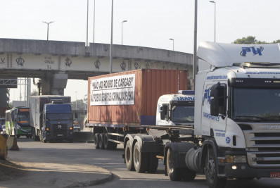 Destino frequente de cargas roubadas, favela da Ficap é alvo de operação da PM