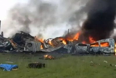 Acidente entre caminhão e micro-ônibus deixa 27 mortos